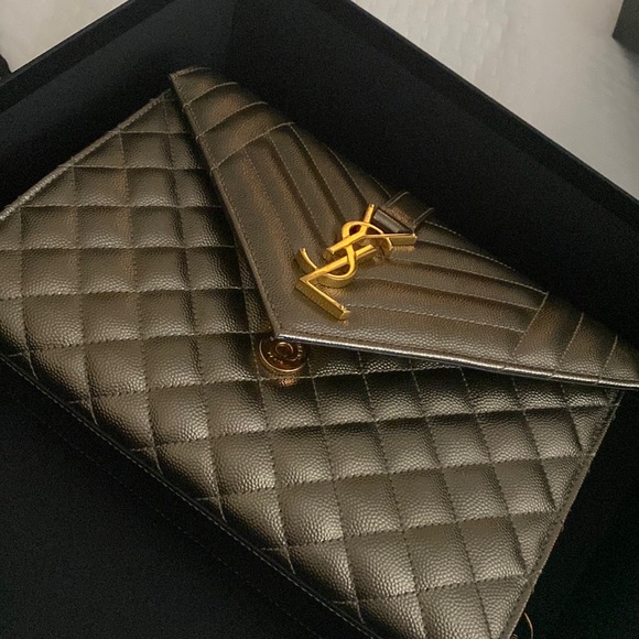 I am selling this beauty! I only used it 3 times. Perfect for any occasion. - Picture 4 of 8